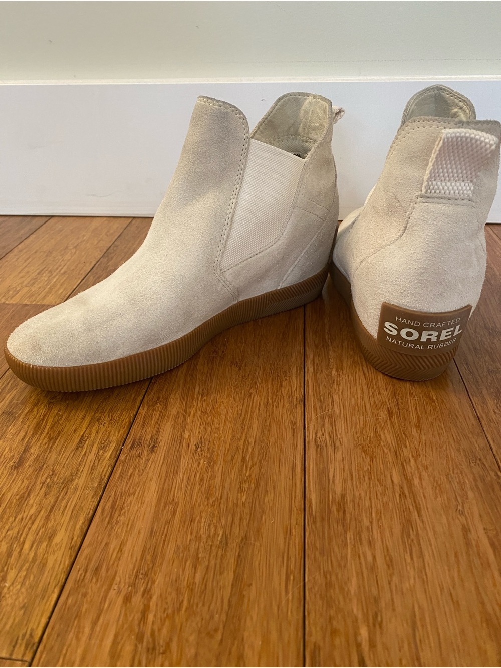 Sorel Cream Suede Out ‘N‎ About Wedgie Slip-On Pull On Ankle Boots Gum Sole Sz 7